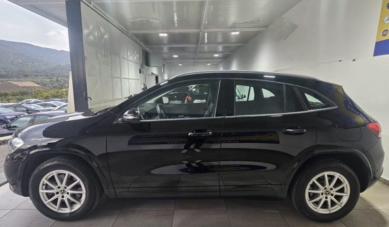 MERCEDES-BENZ GLA 200 pieno