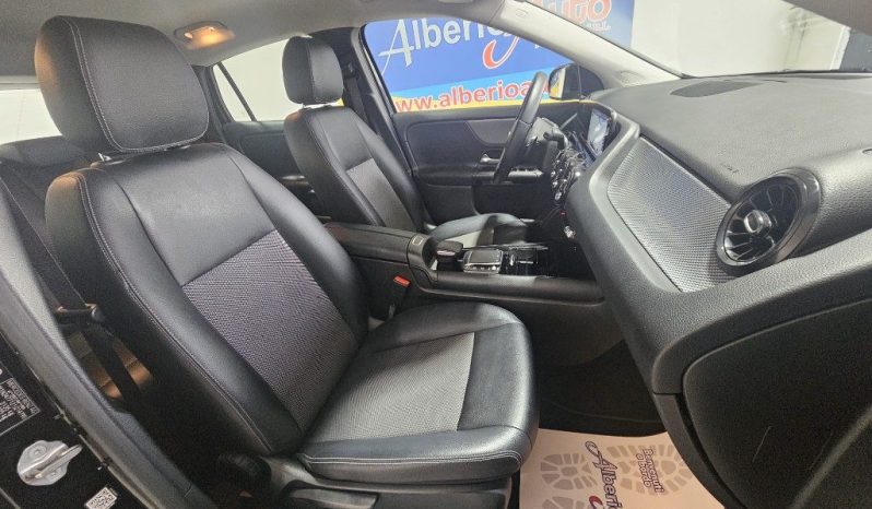 MERCEDES-BENZ GLA 200 pieno