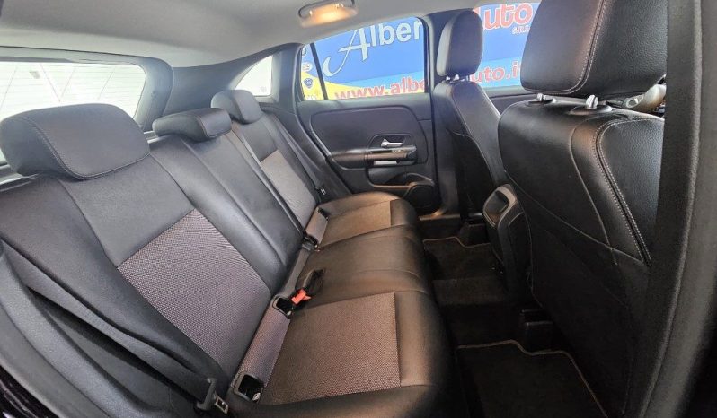MERCEDES-BENZ GLA 200 pieno