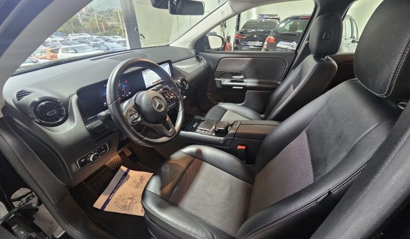 MERCEDES-BENZ GLA 200 pieno