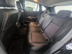 MERCEDES-BENZ GLA 200 pieno