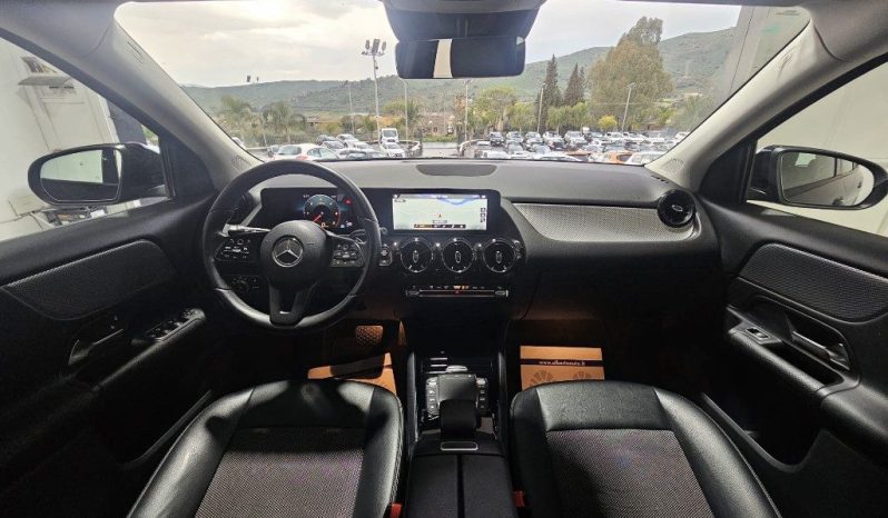 MERCEDES-BENZ GLA 200 pieno