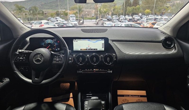 MERCEDES-BENZ GLA 200 pieno