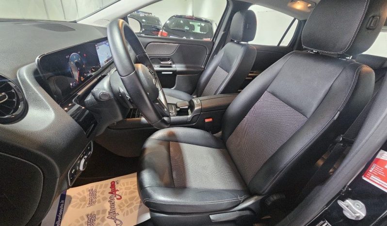 MERCEDES-BENZ GLA 200 pieno