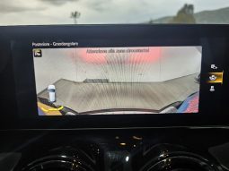 MERCEDES-BENZ GLA 200 pieno