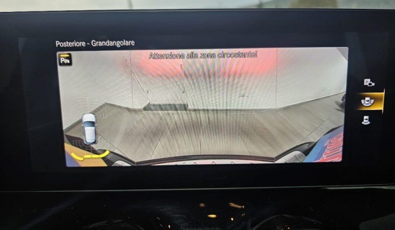 MERCEDES-BENZ GLA 200 pieno