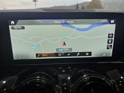 MERCEDES-BENZ GLA 200 pieno