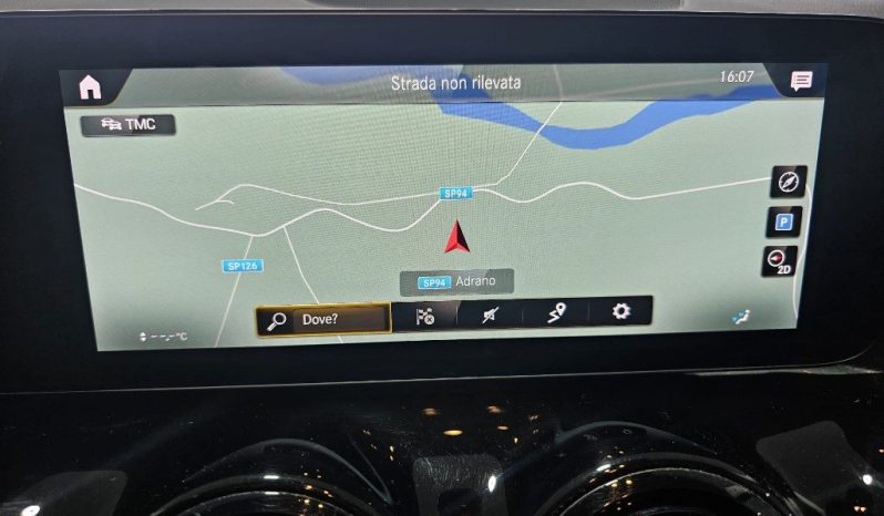 MERCEDES-BENZ GLA 200 pieno