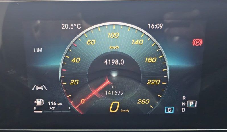 MERCEDES-BENZ GLA 200 pieno