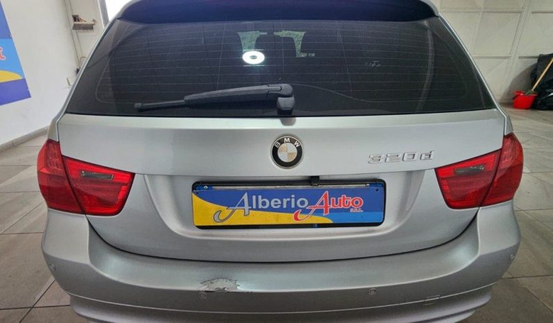 BMW 320 pieno