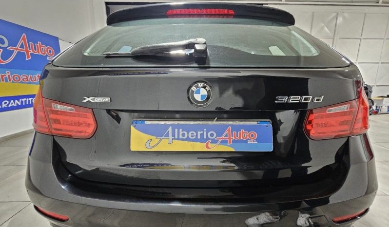 BMW 320 pieno