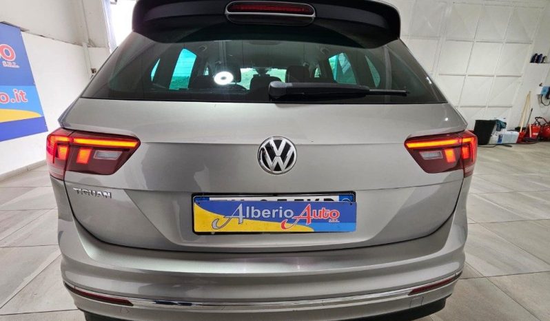 VOLKSWAGEN Tiguan pieno