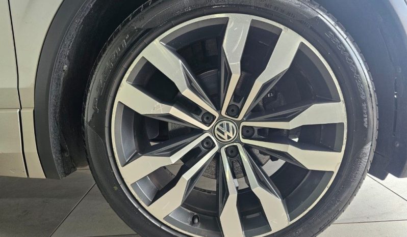 VOLKSWAGEN Tiguan pieno