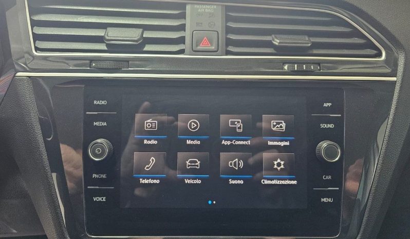 VOLKSWAGEN Tiguan pieno