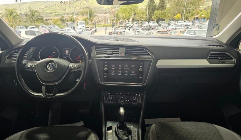 VOLKSWAGEN Tiguan pieno