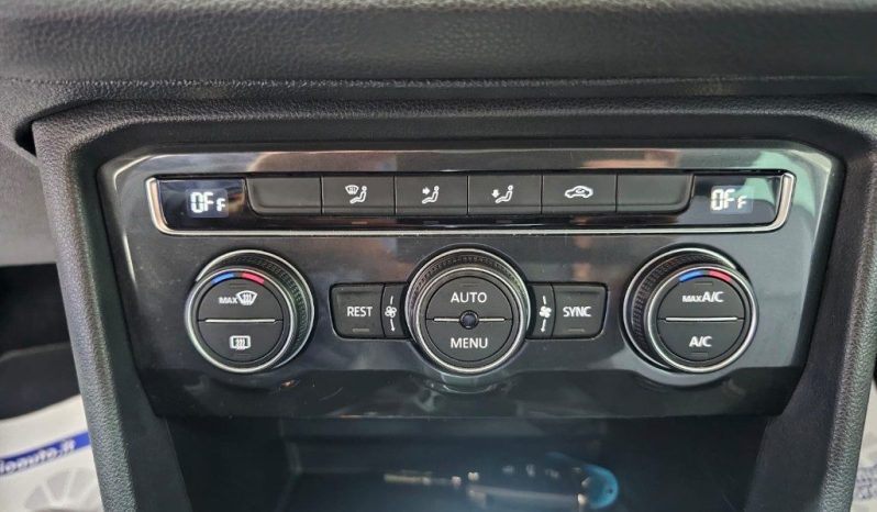 VOLKSWAGEN Tiguan pieno