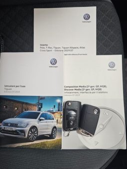 VOLKSWAGEN Tiguan pieno