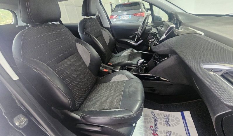 PEUGEOT 2008 pieno