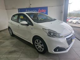 PEUGEOT 208 pieno