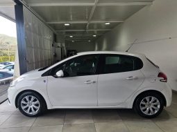 PEUGEOT 208 pieno