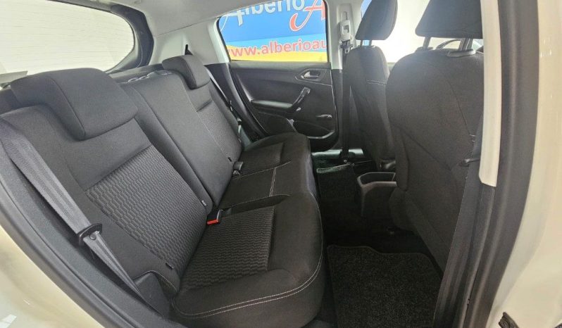 PEUGEOT 208 pieno