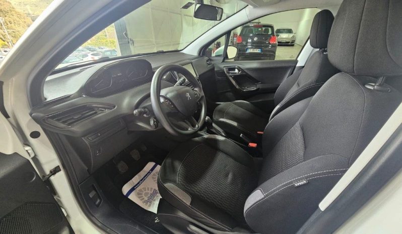 PEUGEOT 208 pieno