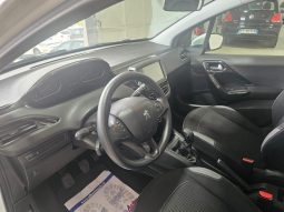 PEUGEOT 208 pieno