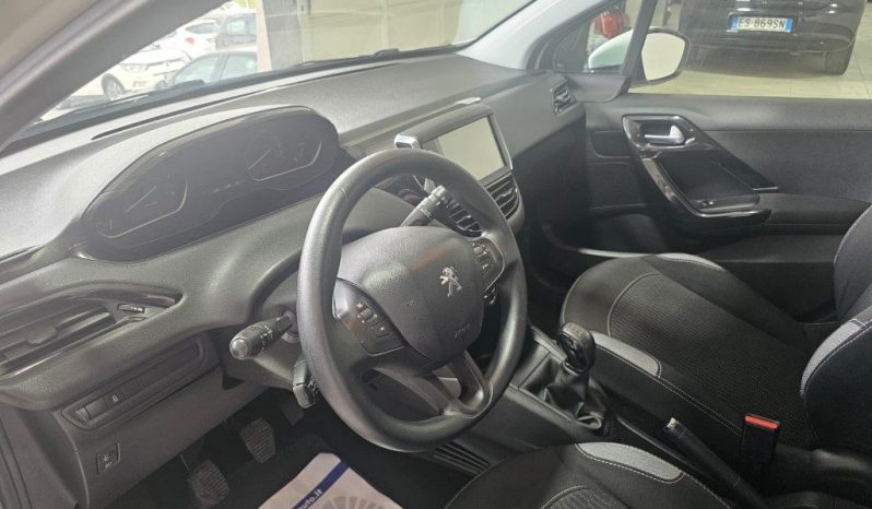 PEUGEOT 208 pieno