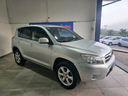 TOYOTA RAV 4 MY23 pieno
