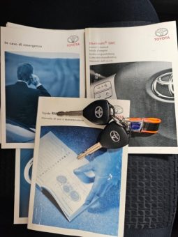 TOYOTA RAV 4 MY23 pieno