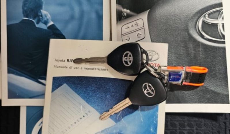 TOYOTA RAV 4 MY23 pieno