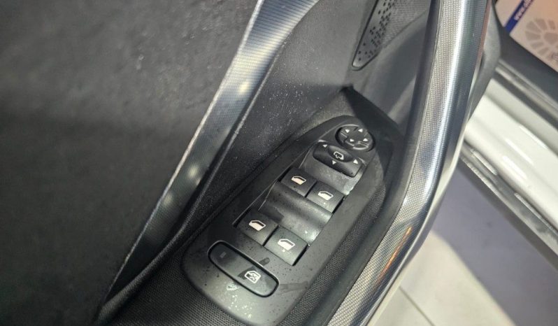 PEUGEOT 2008 pieno