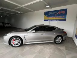 Porsche Panamera pieno
