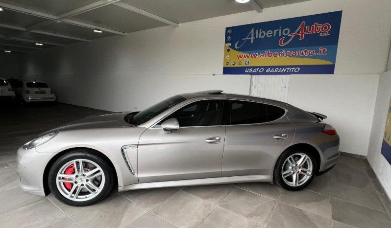 Porsche Panamera pieno