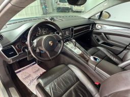 Porsche Panamera pieno