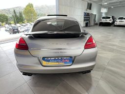 Porsche Panamera pieno