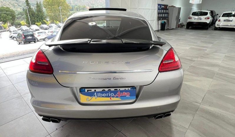 Porsche Panamera pieno