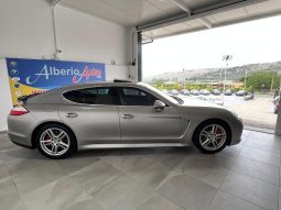 Porsche Panamera pieno