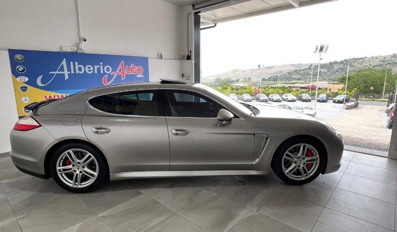 Porsche Panamera pieno