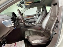 Porsche Panamera pieno