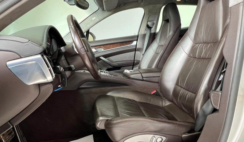 Porsche Panamera pieno