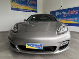 Porsche Panamera pieno