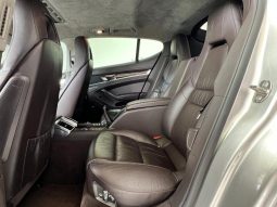 Porsche Panamera pieno