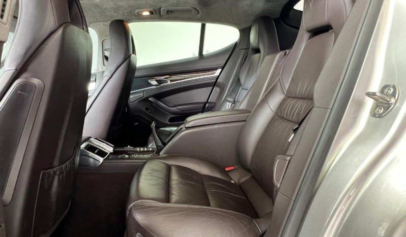 Porsche Panamera pieno