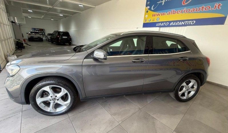Mercedes-Benz GLA 200 pieno