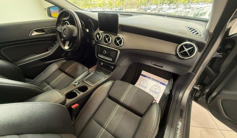 Mercedes-Benz GLA 200 pieno