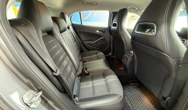 Mercedes-Benz GLA 200 pieno