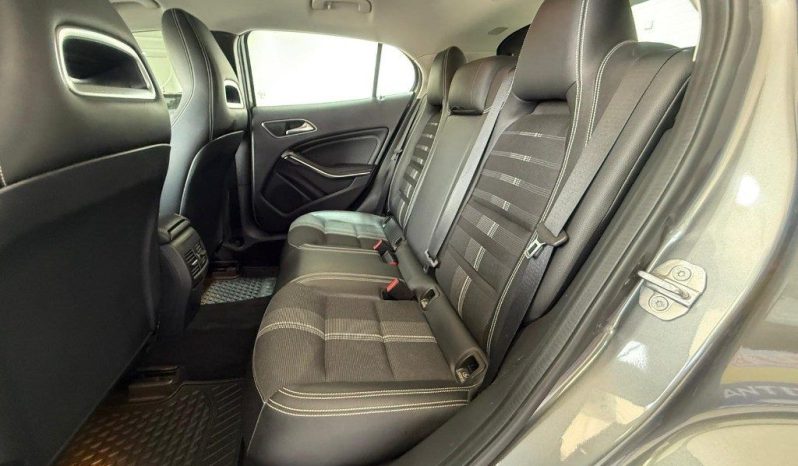 Mercedes-Benz GLA 200 pieno