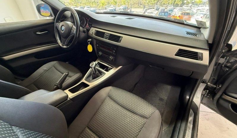 BMW 320 pieno