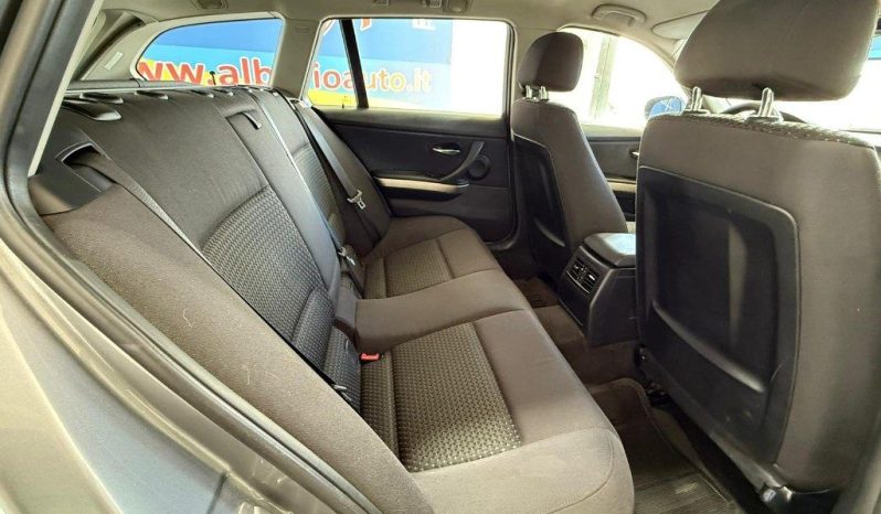 BMW 320 pieno